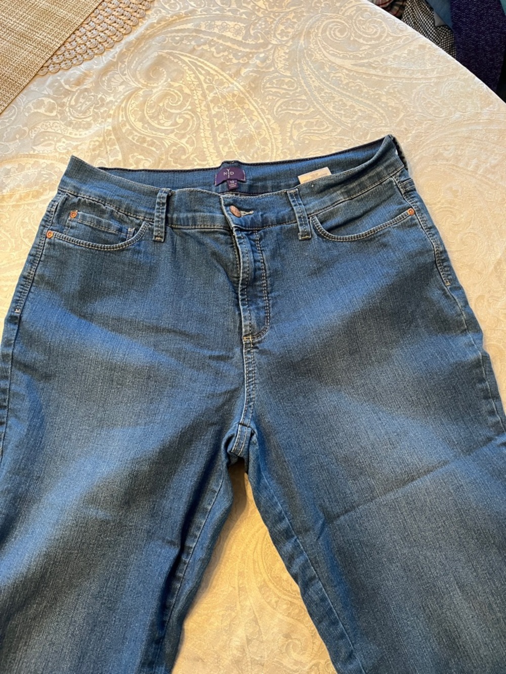 NYDJ Medium Blue Denim Capri Jeans with Copper Button Size 12 EUC - Picture 4 of 7